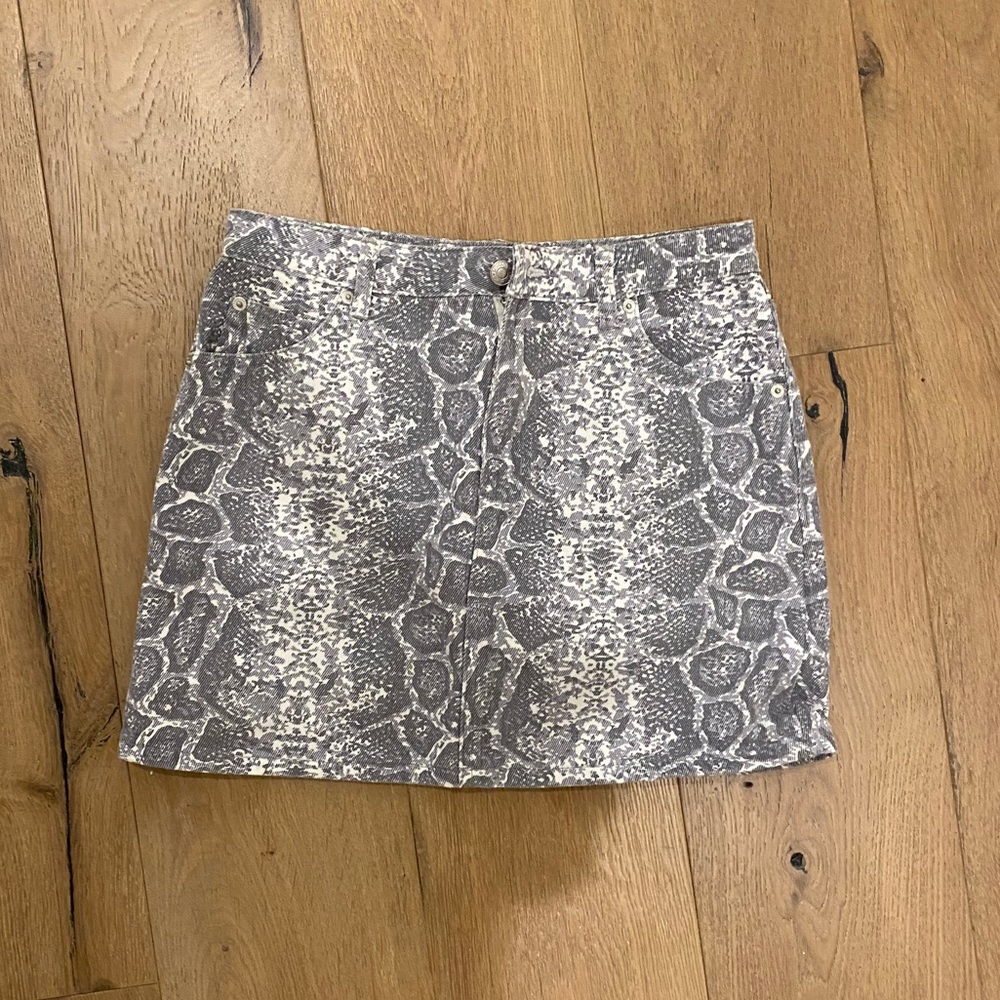Grey and white snake skin skirt